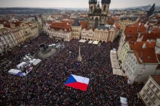 Протестите на Чесите ја принудија владата на Андреј Бабиш да се откаже од назначувањето на контроверзниот инфлуенсер Филип Турек за министер - Либертас