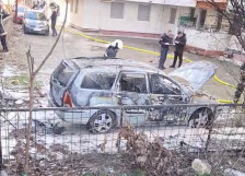 (ВИДЕО) Пожар во Кисела Вода: Автомобил изгоре меѓу згради кај Расадник - Либертас