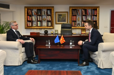 Муцунски на средба со еврокомесарот Брунер, разговарале за предизвиците на професионалните возачи поврзани со ЕЕС-системот - Либертас