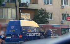 Жена тепала полицаец во центарот на Скопје - Либертас