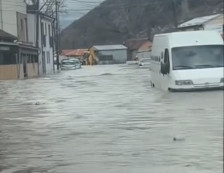 ЦУК регистрира свлечишта и низа поплавени куќи, подруми и дворови низ цела држава.180 луѓе евакуирани - Либертас