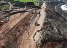Блокадата на патот Либражд - Прењас ја парализираше границата со Македонија, триесетина камиони заглавени на Ќафасан - Либертас