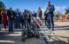 Тошковски: Донација од САД вредна околу еден милион евра за бомбашкиот оддел на МВР, стратешкото партнерство ја зајакнува безбедноста на државата - Либертас