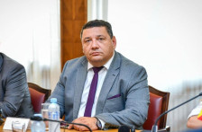 Ристески: Синдикатите и газдите нека се договорат за минималецот, Владата ќе го потпише тоа решение - Либертас