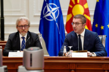 Ако се урнеме некаде, ќе стане јасно дека оваа дебата е непотребна, рече Мицкоски и посочи дека нема да се купува нов државен авион - Либертас