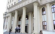 Груби оди во куќен притвор - Либертас