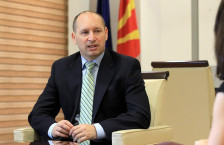 Миноски: Зголемување на минималната плата на 600 евра ќе опфати 230.000 работници и ќе донесе 300 милиони евра во буџетот - Либертас