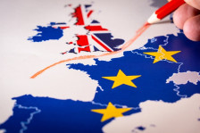 Велика Британија од денеска ќе бара патни дозволи од 85 земј - Либертас