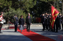 (ФОТО) Сиљановска-Давкова со највисоки почести го пречека претседателот на Албанија, Бајрам Бегај - Либертас