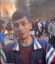 (Видео) „Ми земаа кола од 700 евра! Да ми се врати оти со пет деца во шупа живеам“, протест на патот Битола-Охрид оти сакаат да возат без возачки - Либертас