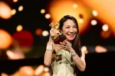 Берлинале“ 2026: Мишел Јео ја доби „Златната мечка“ за животно дело - Либертас