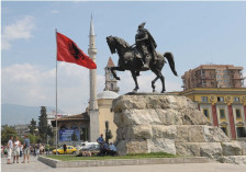 520 вработени во албанското МВР земале плата, а со години не оделе на работа - Либертас