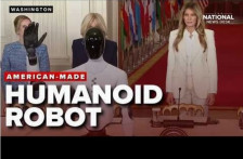 Меланија Трамп пристигна на самит во Белата куќа во придружба на хуманоиден робот - Либертас