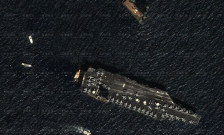 Пожарот на УСС Џералд Р. Форд траел повеќе од 30 часа – сериозни оштетувања и повредени морнари - Либертас