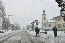 Во делови од Босна откажана наставата – снегот го попречува движењето - Либертас