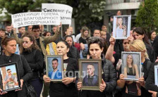 „Две страници читање и толку, ниту едно дете не беше спомнато по име“, родителите на жртвите од „Пулс“ разочарани од комеморацијата - Либертас