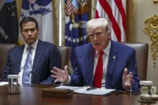 Трамп ја опиша контролата врз иранската нафта како „опција“ - Либертас