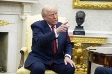 Трамп негира дека Израел ги вовлекол САД во војна со иранските „лудаци“, за кои вели дека „први ќе нападнеле“ - Либертас