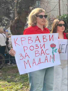 ГАЛЕРИЈА: Крвави рози за Вас, Мадам"... Најмоќните пораки на денешниот 8-мо мартовски марш - Либертас