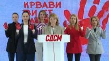 (Видео) Со „крвави раце“ на прес, жените од СДСМ бараа оставка од Тошковски „за загубените животи“ - Либертас