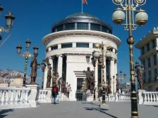 Скопјанец осомничен за тешко семејно насилство и наведување на самоубиство - Либертас