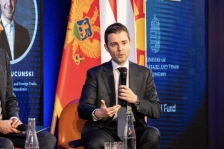 Муцунски: Во услови на засилени безбедносни и геополитички предизвици владите мора брзо да се приспособуваат и да дејствуваат заеднички - Либертас