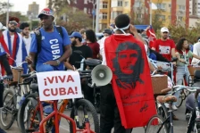 Протест пред Амбасадата на САД во Хавана за укинување на ембаргото за нафта - Либертас