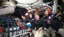 Астронаутите во „Орион“ спијат висејќи како лилјаци - Либертас