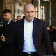 Пoбеда на Радев: Потежок соговорник за Македонија или ист? - Либертас