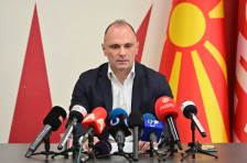 Филипче: Мицкоски со лага за името дојде на власт - Либертас