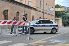 Филмски грабеж во Неапол – крадци носеле маски со ликови од актери, држеле 25 заложници и избегале - Либертас