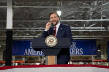 Венс го брани Трамп: „Папата нека се занимава со црквата, а не со американската политика“ - Либертас