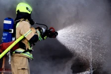 Голем пожар во зграда во Берлин, 17 повредени, станарите евакуирани - Либертас