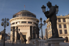 ОЈО Скопје поведе постапка и бара притвор за таткото и двајцата синови кои претепаа вработени во „Бутел“ - Либертас