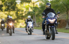 Мотоциклист нападнал малолетник и се обидел да прегази друг, откако децата го погодиле со балон со вода - Либертас