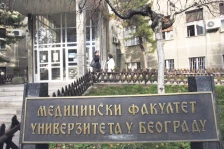 Студенти на Медицинскиот факултет на Универзитетот во Белград почнаа со блокада на деканатот - Либертас