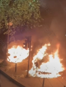 Видео:Изгореа два автомобили во скопски Карпош утринава: , сомнежот е дека намерно се запалени - Либертас
