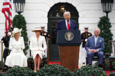Трамп правел незгодни шеги на средбата со кралот Чарлс - Либертас