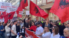 ВО ЖИВО: Студенти протестираат за полагање правосуден на албански, дел скандираат „УЧК УЧК“ - Либертас
