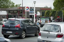 Околу една петтина од француските бензински пумпи останаа без гориво - Либертас