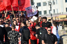 (ВИДЕО) Тепачка на денешниот протест во Скопје, има уапсени - Либертас