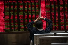 Отворена истрага во САД за можно инсајдерско тргување со нафта во вредност од 2,6 милијарди долари за време на војната со Иран - Либертас