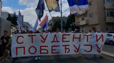 (Видео) Белград врие: Илјадници студенти и граѓани на улица против Вучиќ - Либертас