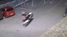 (ВИДЕО) Возење на едно тркало и со прекумерна брзина на паркингот на „Охрид Мол“ - Либертас
