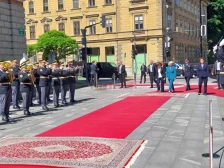 Претседателката Сиљановска-Давкова во Љубљана пречекана со највисоки државни почести од колешката Пирц Мусар - Либертас