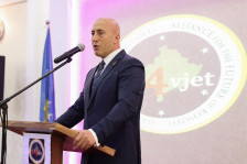 Харадинај: Албанскиот јазик во Македонија е загарантиран со Устав, студентите бараат еднаквост - Либертас
