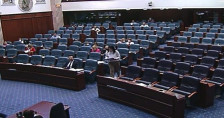 Македонија оди во погрешна насока, владата го владее собранието, а пратениците застапуваат само лични интереси, вели ново истражување на јавното мислење - Либертас