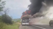Фото) Автобус се запали кај патарината во Велес, се издига густ црн чад - Либертас