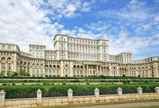 Падна романската влада: Изгласана недоверба против премиерот Илие Боложан - Либертас