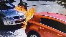 (ВИДЕО) Бугарски медиуми објавија видео од палењето на автомобилите пред амбасадата во Скопје - Либертас